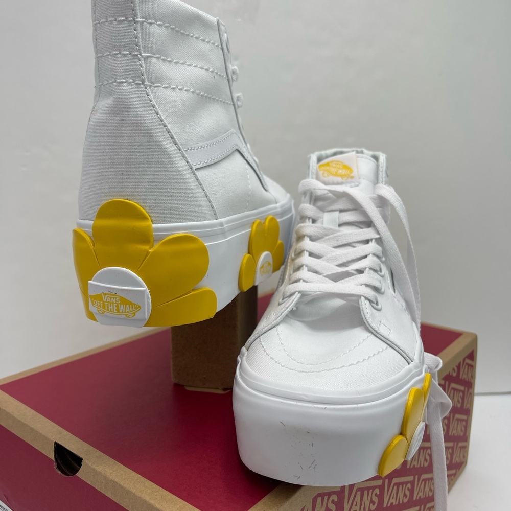 Vans Women's Sk8-Hi Tapered Stackform
True White
VN0A5JM1W00 Platform Sneakers - Picture 9 of 16
